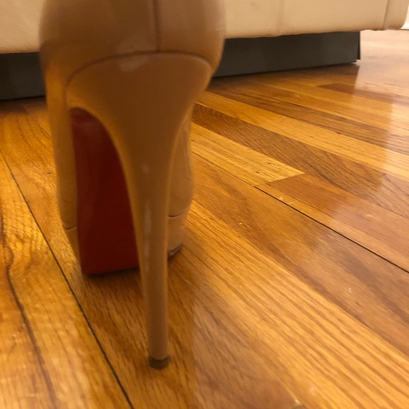 Shoes - Picture 4 of 5